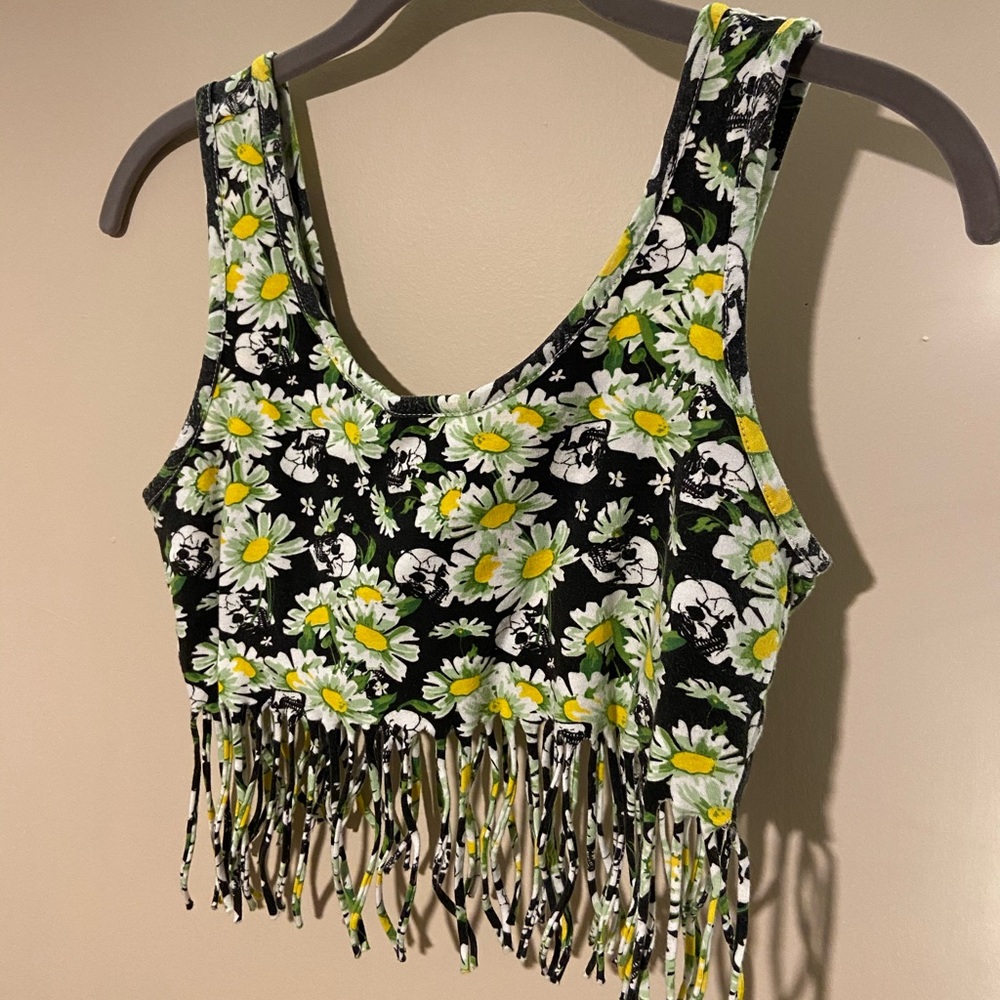 3/$15 ⭐️Skull and Daisy Crop Top⭐️